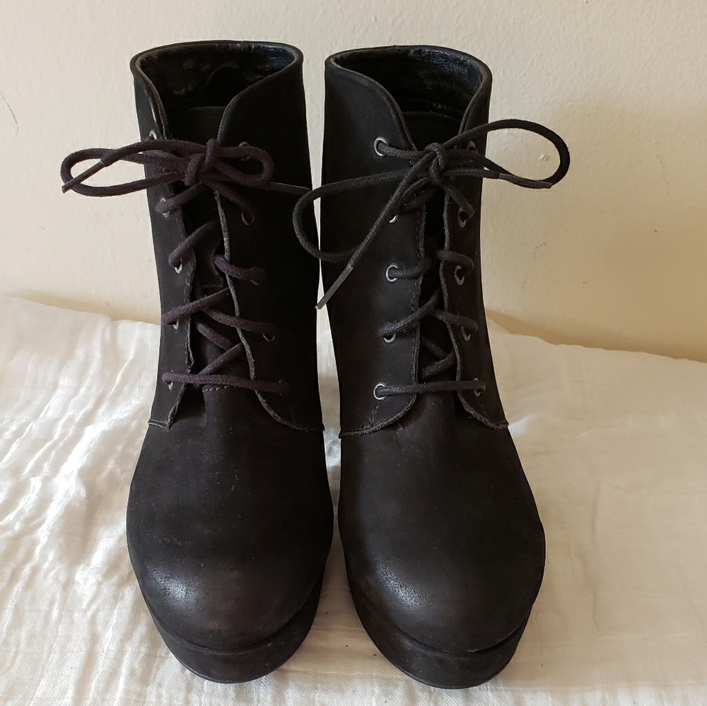 'Raspy' Platform Bootie